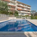 Piscine, Antibes , Calme Et Ensoleille