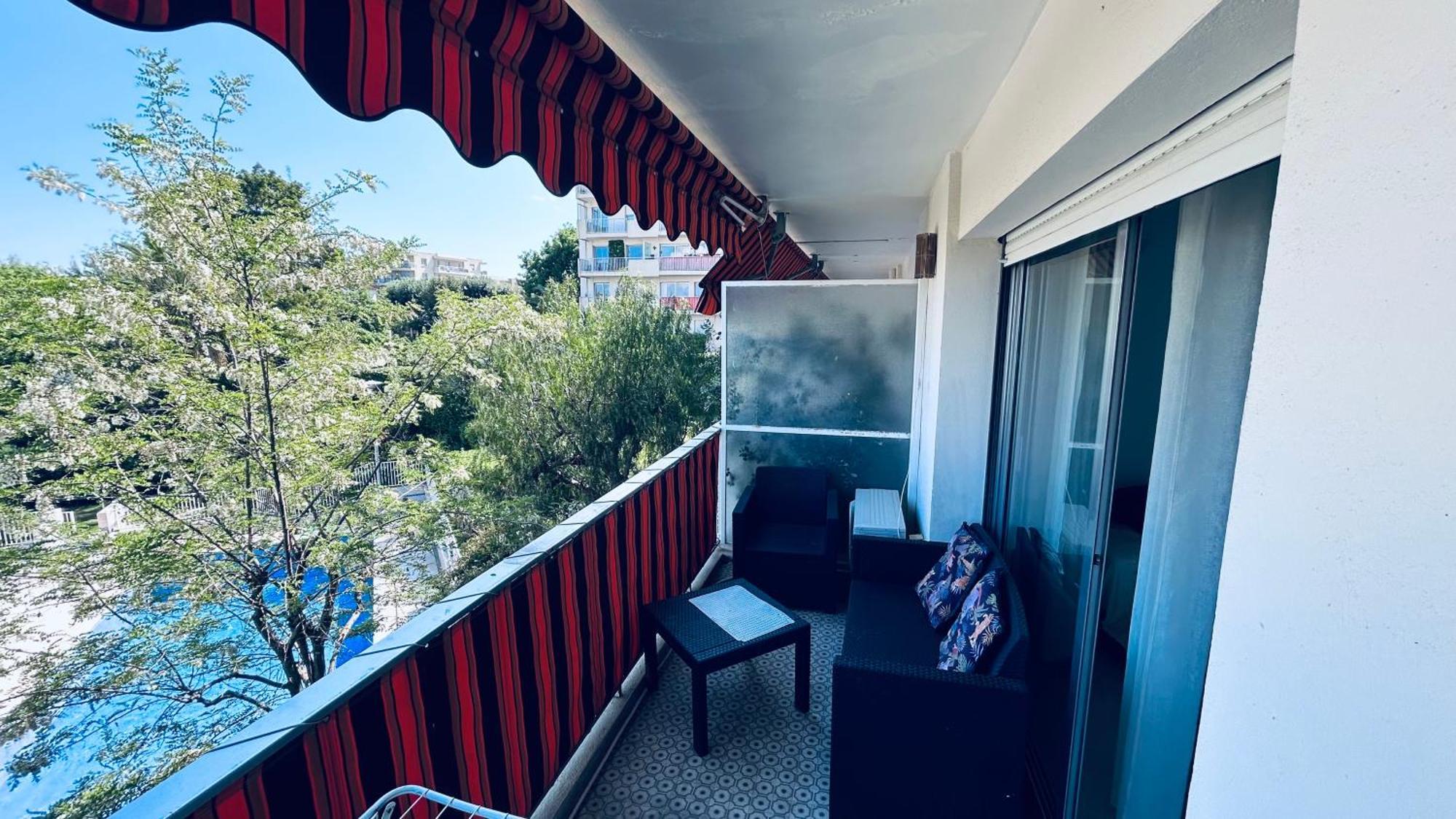 Piscine, , Calme Et Ensoleille * Antibes
